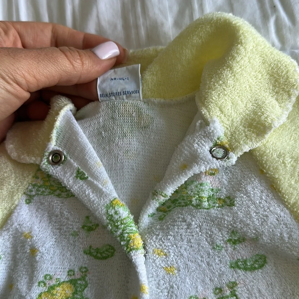 Vintage nursery rhyme sz m / 6-12 months Yellow White clown Print Kids One Piece